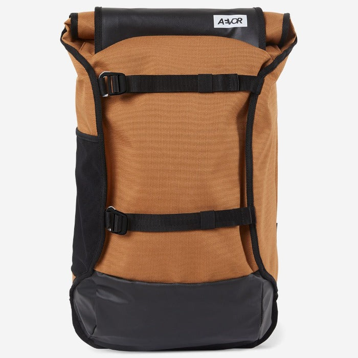 gerecyclede duurzame backpack gemaakt van plasticflessen. In grote verstelbaar, 26 tot 33liter. Kleur oranje bruin