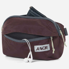 Duurzame heuptas 100% gerecycled. Meerdere vakken. Kleur Maroon