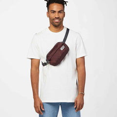 Duurzame heuptas 100% gerecycled. Meerdere vakken. Kleur Maroon