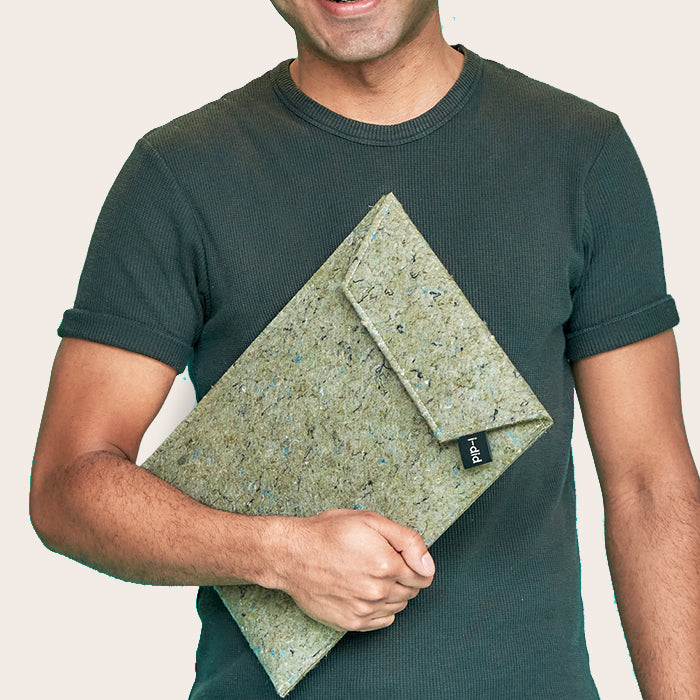 Duurzaam Relatiegeschenk - Gerecyclede Laptophoes met Logo
