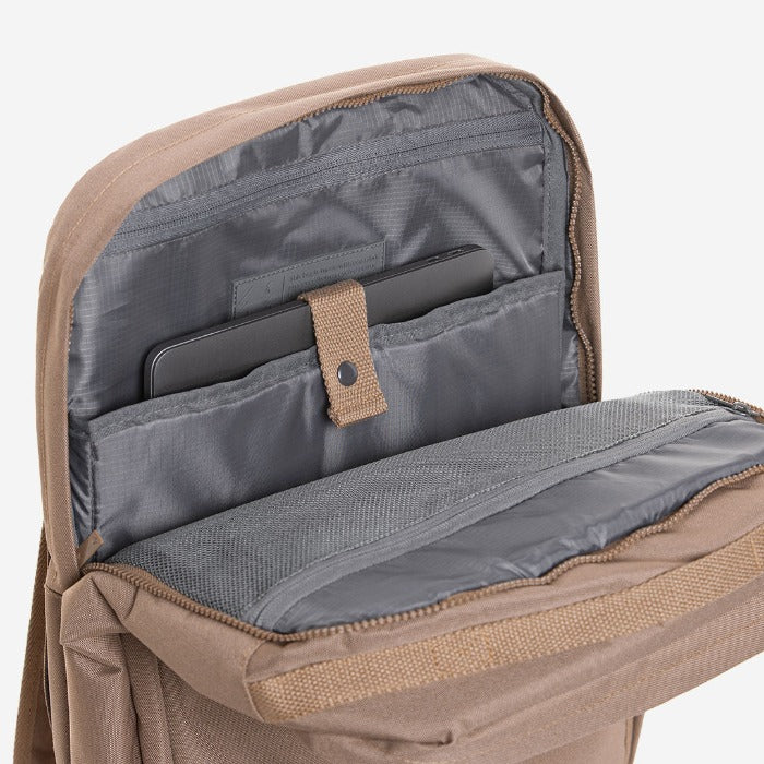 Rugzak Dames en Heren Zwart - JOHNNY URBAN Liam van Gerecyclede PET- flessen - Duurzame Dagrugzak van Hoge Kwaliteit - Zakelijk of Casual - 13 Liter Unisex Rugtas - Waterafstotend met Laptopvak Rugzak Dames en Heren Zwart - JOHNNY URBAN Liam van Gerecyclede PET- flessen - Duurzame Dagrugzak van Hoge Kwaliteit - Zakelijk of Casual - 13 Liter Unisex Rugtas - Waterafstotend met Laptopvak