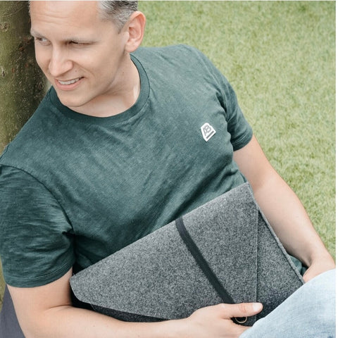 Laptophoes gerecycled vilt 15 inch - Made out of